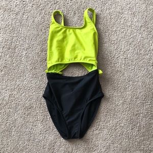One peace bathing suit
